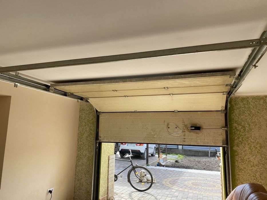 Ворота-ролети  гаражнi, втепленi.