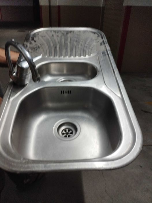 Pia e meia de cozinha