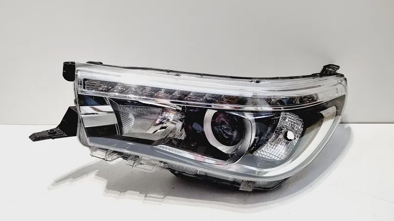 Reflektor lewy full led Toyota Hilux VIII europa