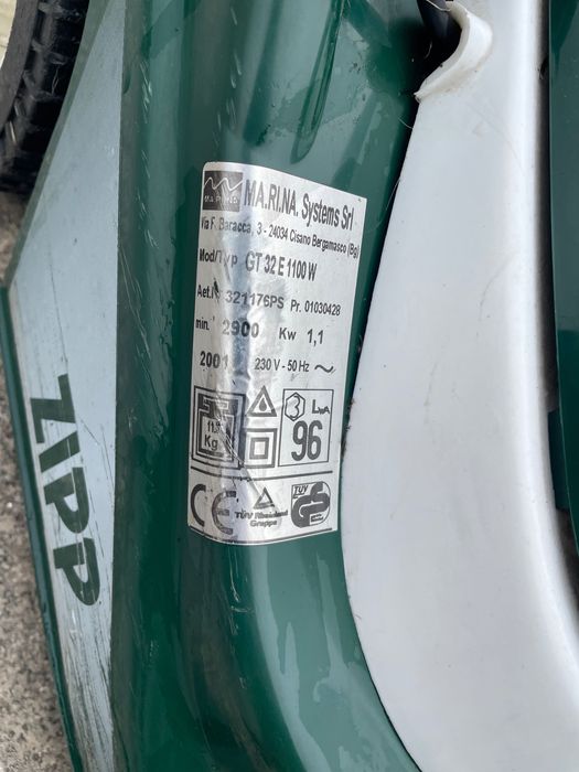 Máquina de cortar relva