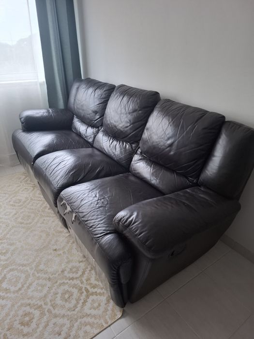 Sofá de 3 lugares de pele preta