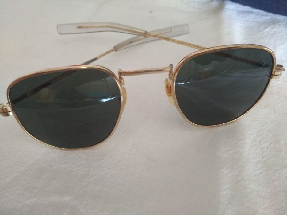 óculos de sol tipo ray ban ( 2 pares)