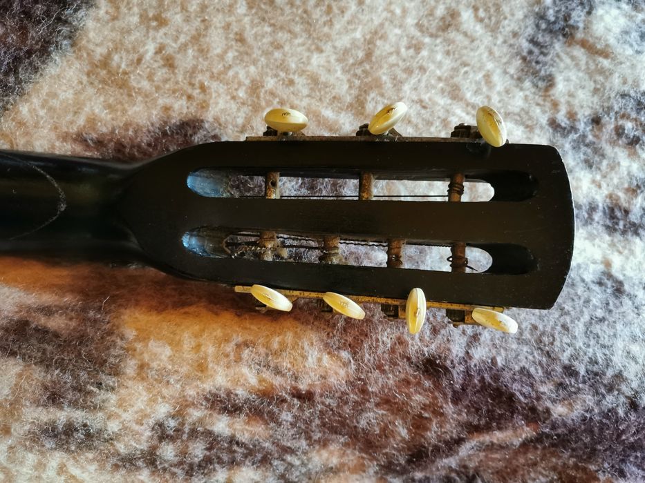 Продам гитару 7 струнную