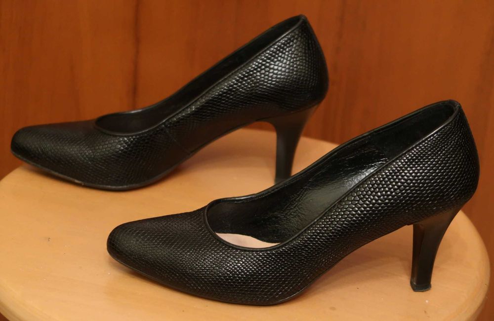 Damskie buty (czółenka) firmy LASOCKI rozm. 35