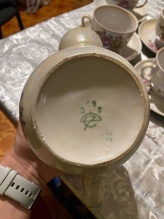 Продам сервиз старый на 6 персон