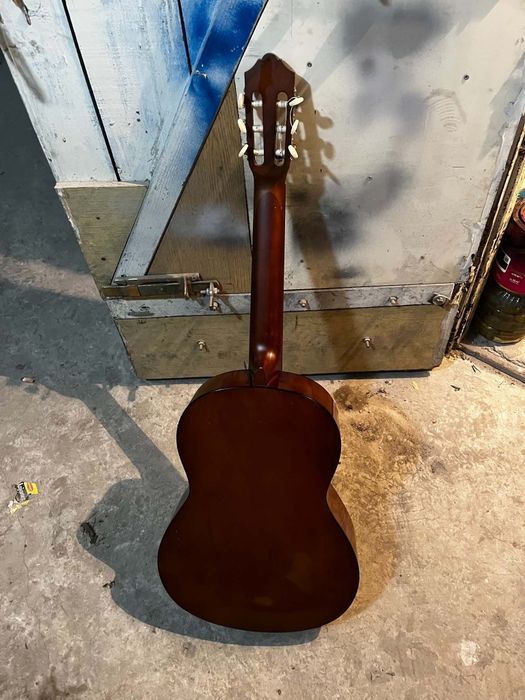 Sprzedam gitarę Yamaha w bardzo dobrym stanie.