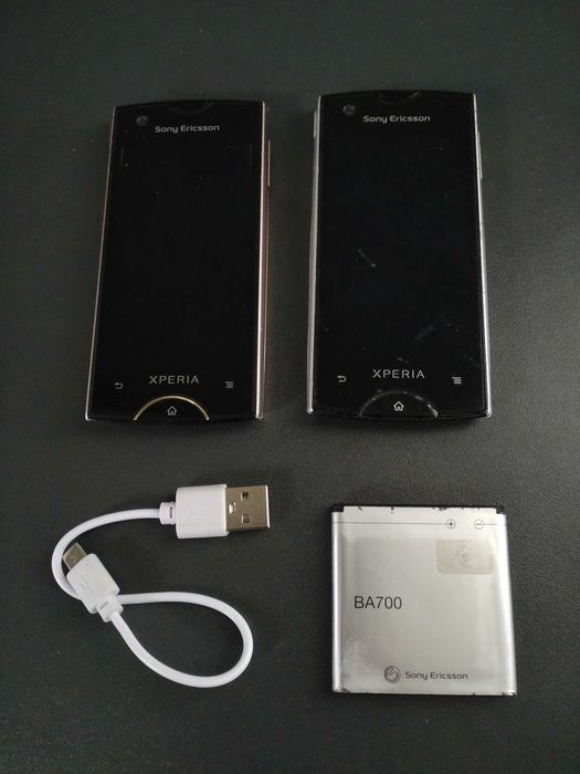 2 телефона Sony Ericsson Xperia ray (ST18i) Gold и White