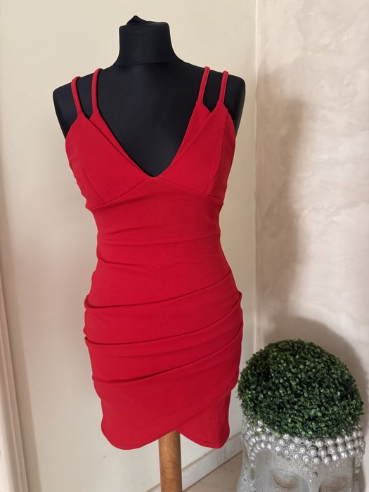 Piękna sexy czerwona sukienka 38