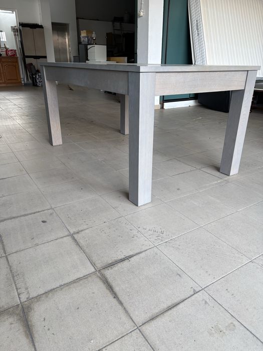 Mesa de jantar ajustavel