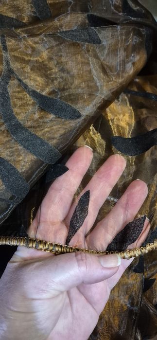 Партьера и органза