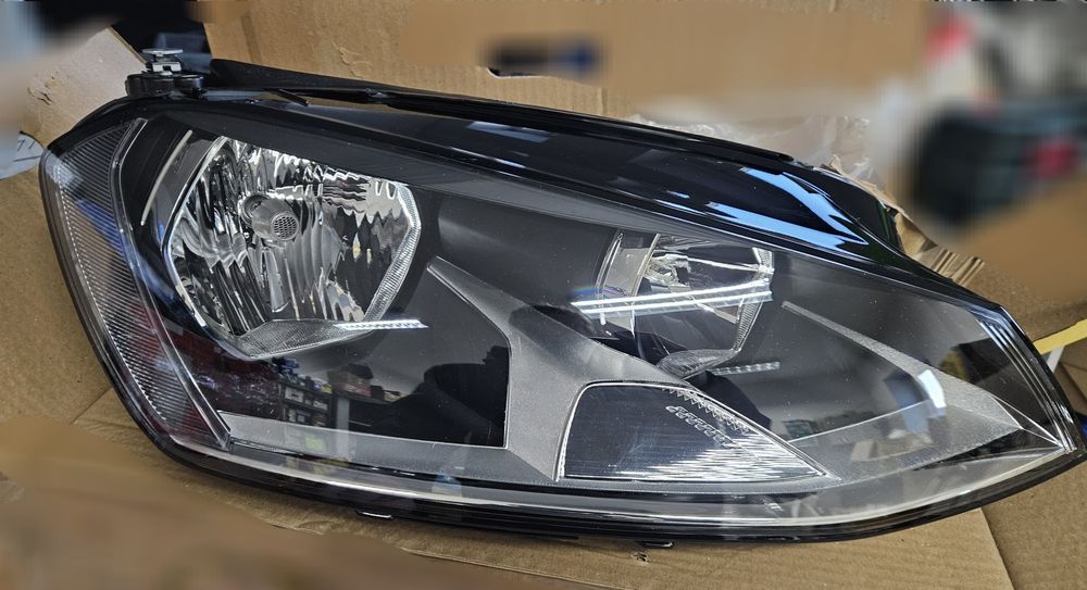 VW Golf VII nowa przednia prawa lampa Valeo