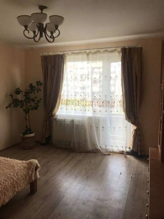 Продаж 3 кімнатної по вул. 8 березня