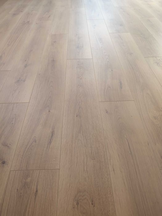 Panele podłogowe dąb pinot miodowy