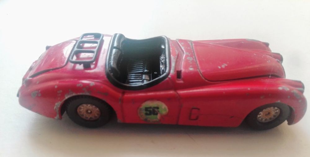 Corgi Jaguar XK 120 para recuperar ou peças.