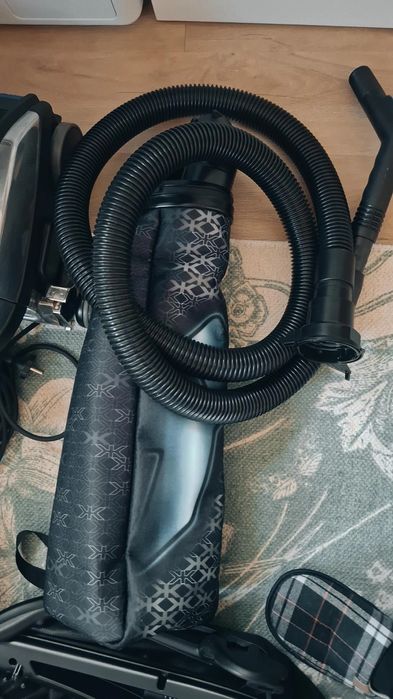 Kirby Avalir 2 
Multi-surface shampoo system