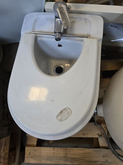 Bidé com torneira