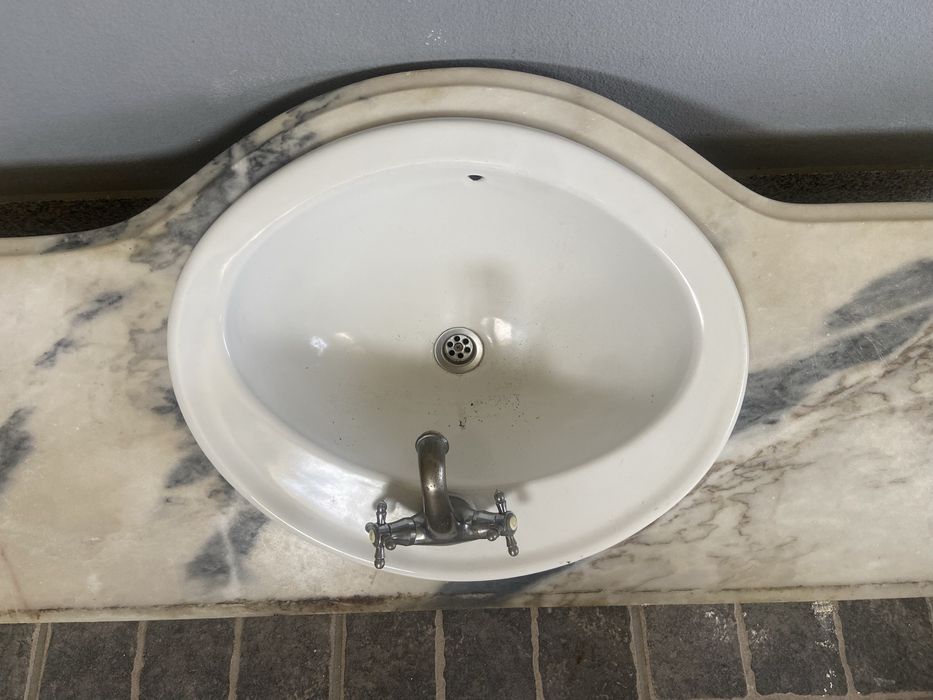 Lavatorio com base de marmore