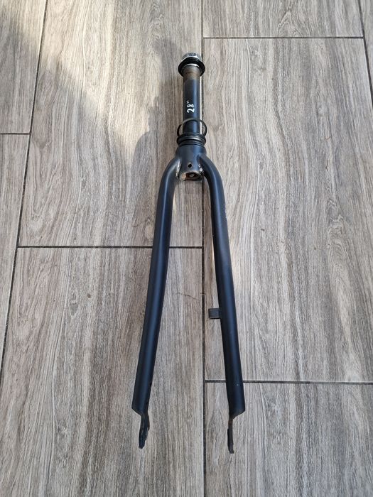 Widelec rowerowy przedni sztywny 28 cali