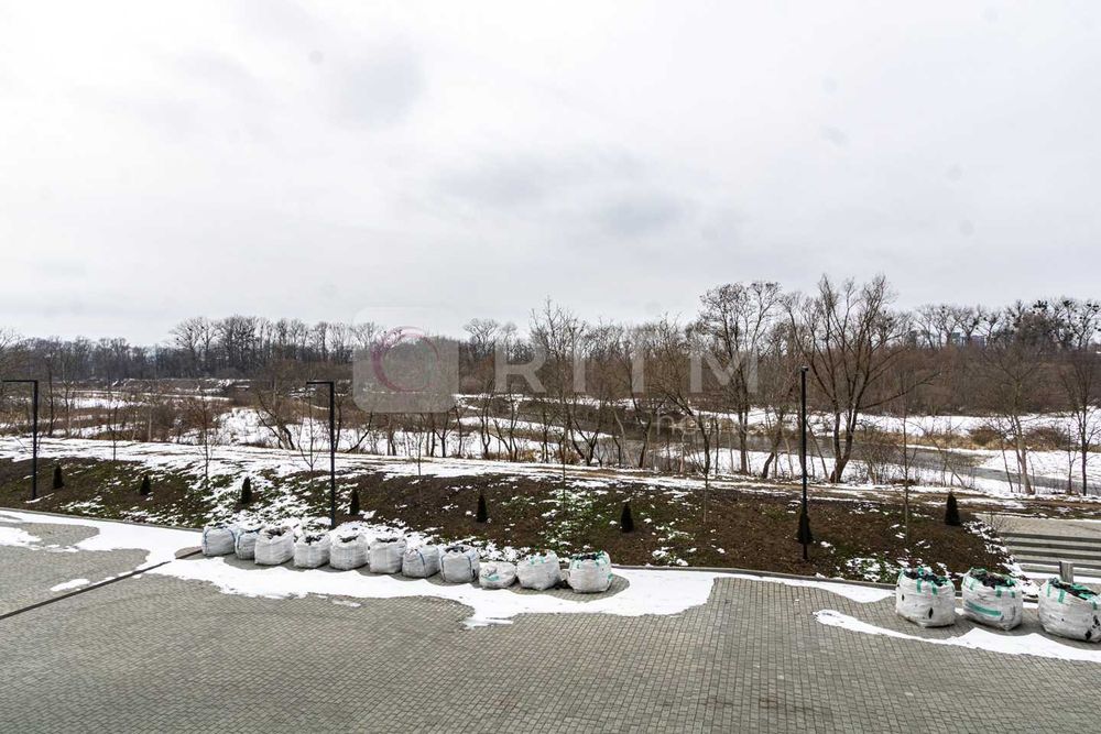 Продається 2-кімнатна квартира площею 73 м² на 1 поверсі.