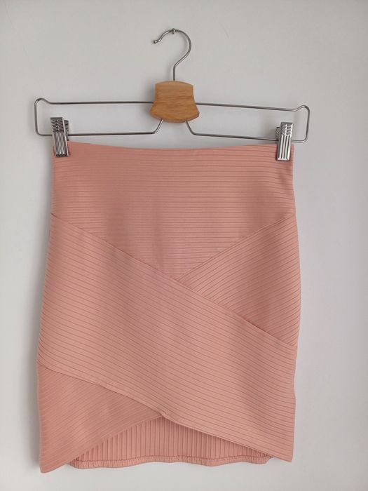 Spódniczka kopertowa różowa H&M Divided rozm. S (36) używana