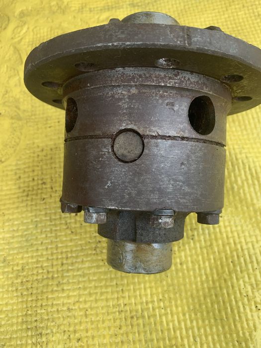 Чашка заднього моста УАЗ з сателітами