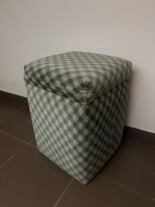 Pufs antigos ou bancos