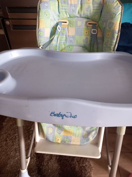 Krzeselko do karmienia z pasami regulowane