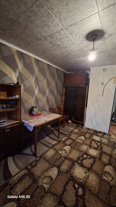 Сдам гостинку  3500 плюс коммуналка