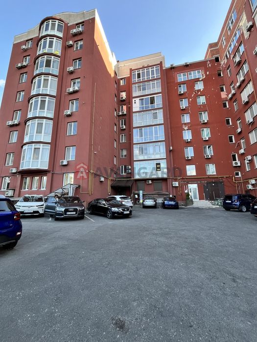 Продам 4-комнатную квартиру в центре Днепра