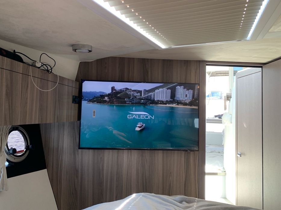 Моторная язта Galeon 300 FLY