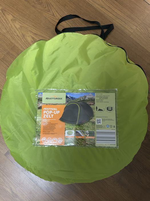 Namiot typu pop-up marki Adventuridge .