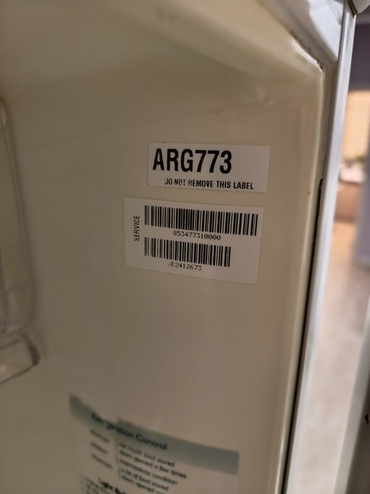 Продам Холодильник Whirlpool ARG 773
