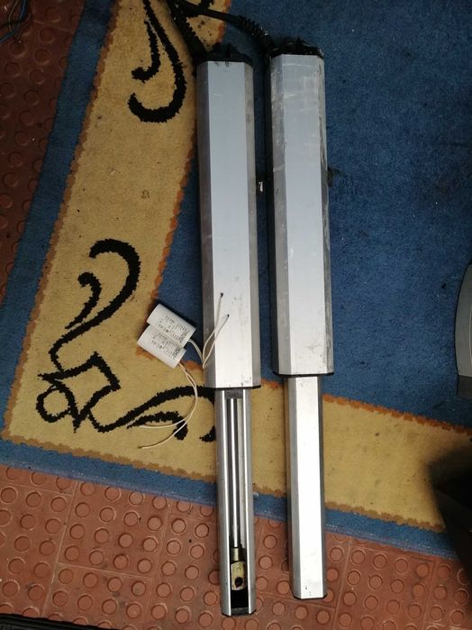 2 Braços de motor com caixa de comandos