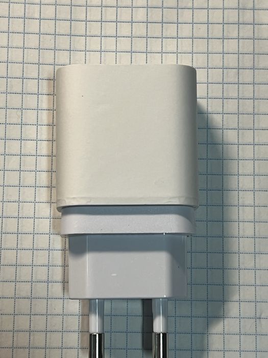 Оригінальний USB-C 20W Power Adapter A2305