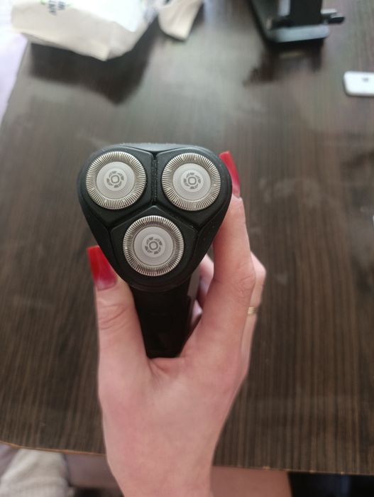 Електробритва PHILIPS серії 1000