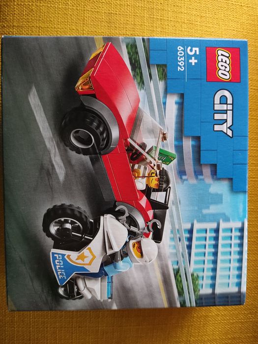LEGO 60392 City - Motocykl policyjny - pościg za samochodem