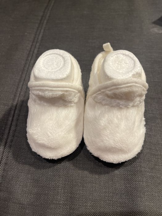 Śpiworek na Chrzest z czapeczkami i bucikami