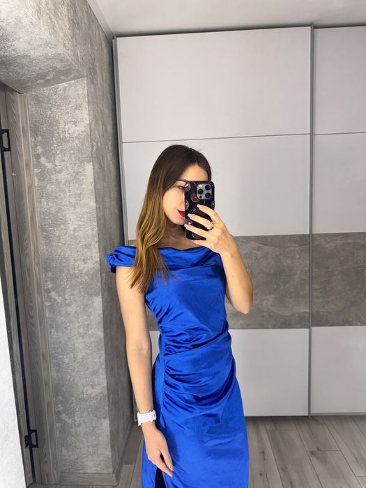 Шикарна сукня в підлогу