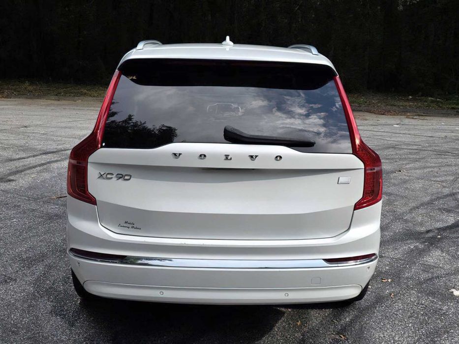 Volvo XC90 T8      2022