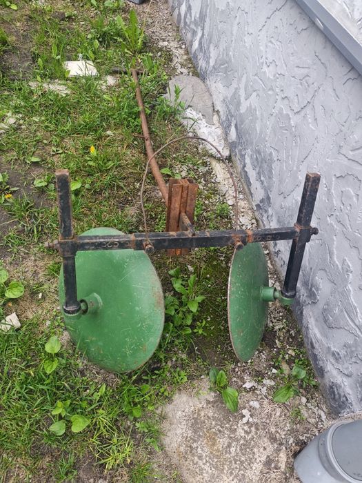 Дисковий підгортач , окучник