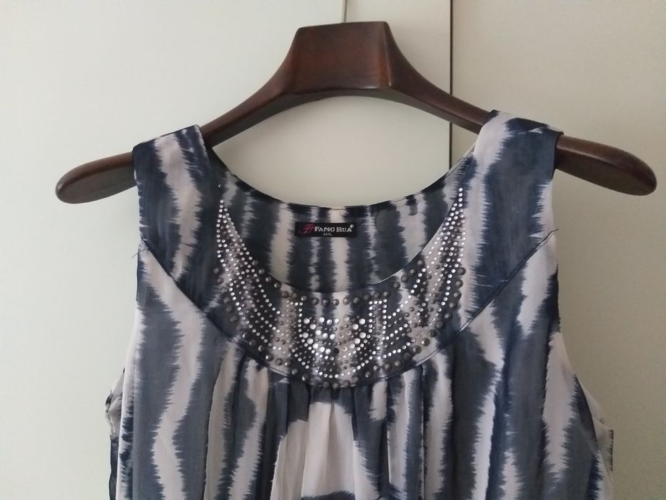 Túnica em tons azul e branco