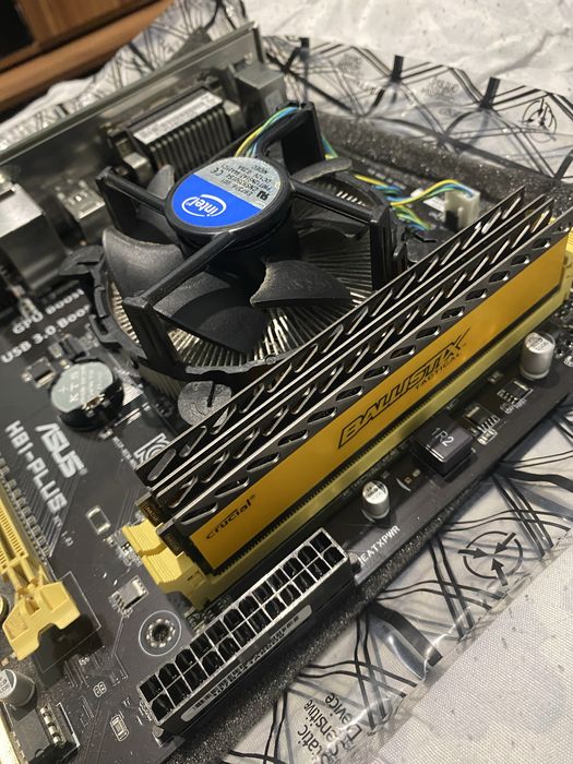 Płyta główna z procesorem i ramem