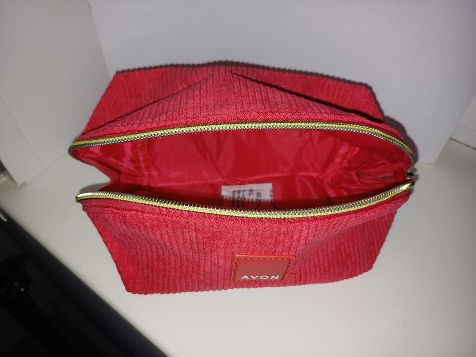 Косметичка жіноча Avon