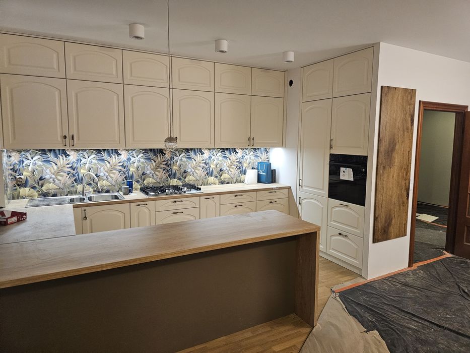 Kuchnie, szafy na wymiar