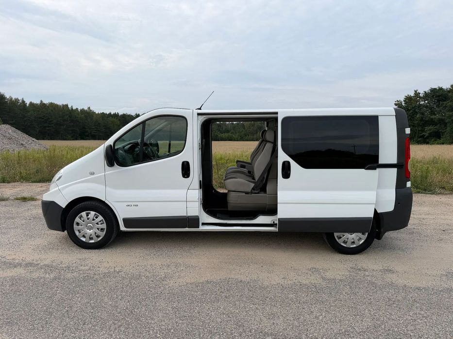 Renault TRAFIC*L2H1*LONG*2014*OBUSTRONNE DRZWI*5 OSÓB*KLIMA*SERWIS ASO  DUŻO ZDJĘĆ*serwis ASO*KLIMA*2014*brygadówka