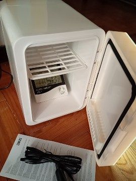 Mini frigorífico com luz tátil e espelho