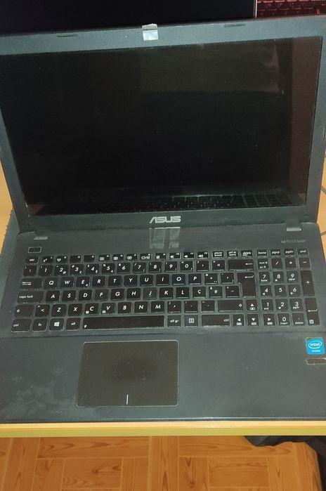 Portátil ASUS X551C