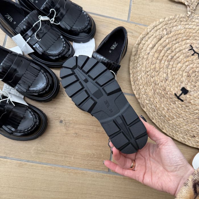 Лофери туфлі Zara лаковані для дівчинки 27 28