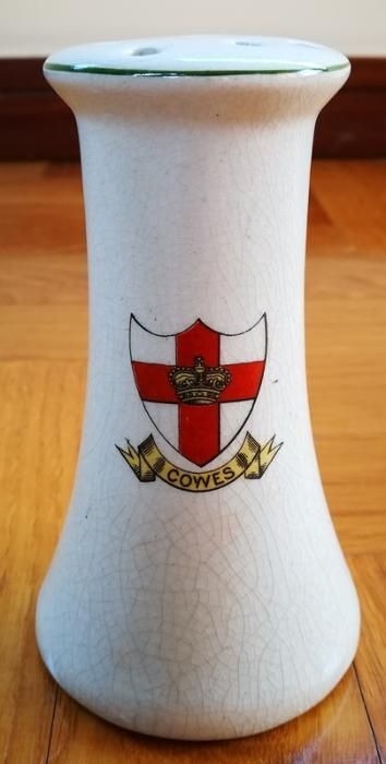 Porta “hat pins” (alfinetes de chapéu)