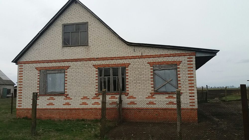 Продается дом в пригороде города в 15мин.езды от Ахтырки.